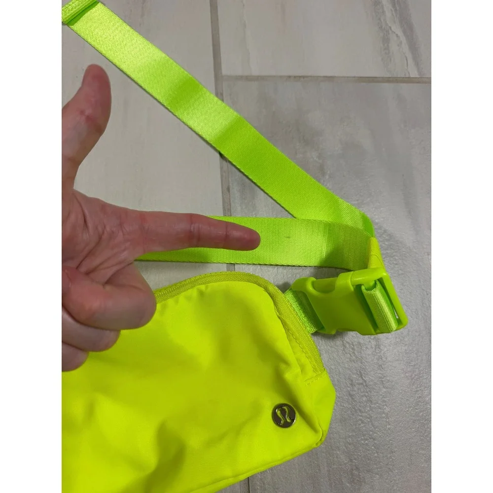 Lululemon Everywhere Belt Bag 1L Electric Lemon Neon Yellow LU9AX2S